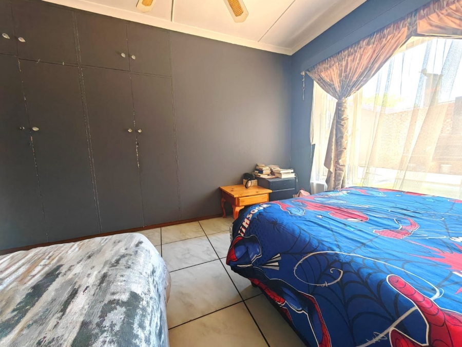 5 Bedroom Property for Sale in Pellissier Free State